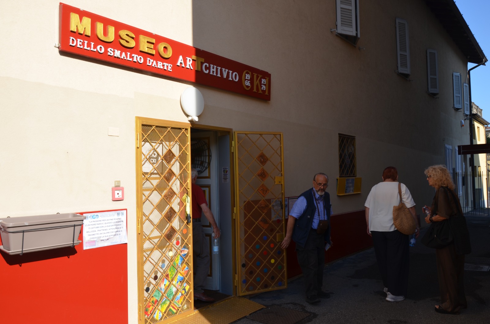 Attilio Compagnoni nell'Artchivio Museo dello Smalto